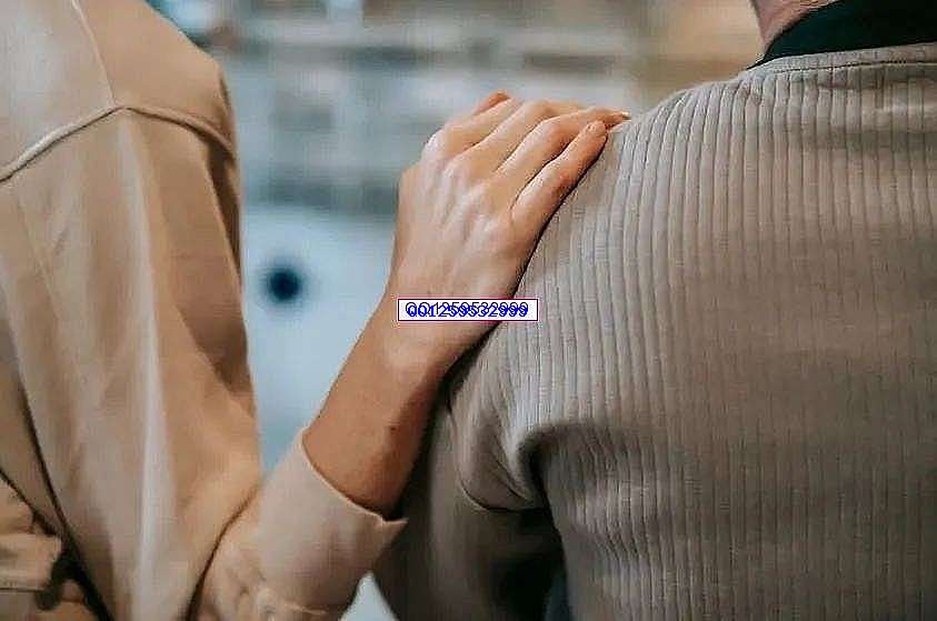 婚姻中，钱跟爱哪个更重要？过来人的回答，惊人一致-神人佛8客