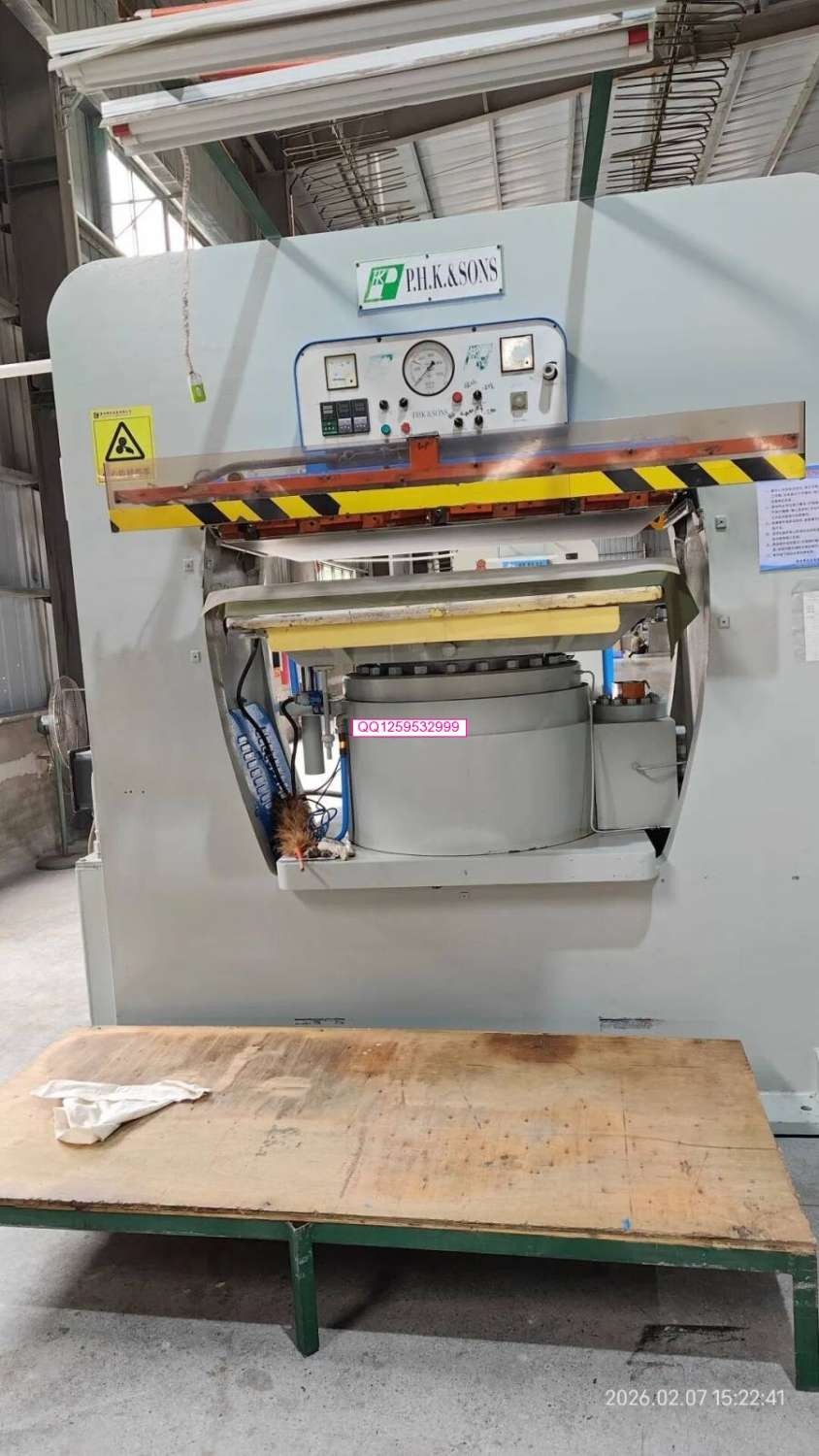 神人佛，现在在广西宝悦皮具厂，干了5年压花-神人佛-善无痕蛇无泪